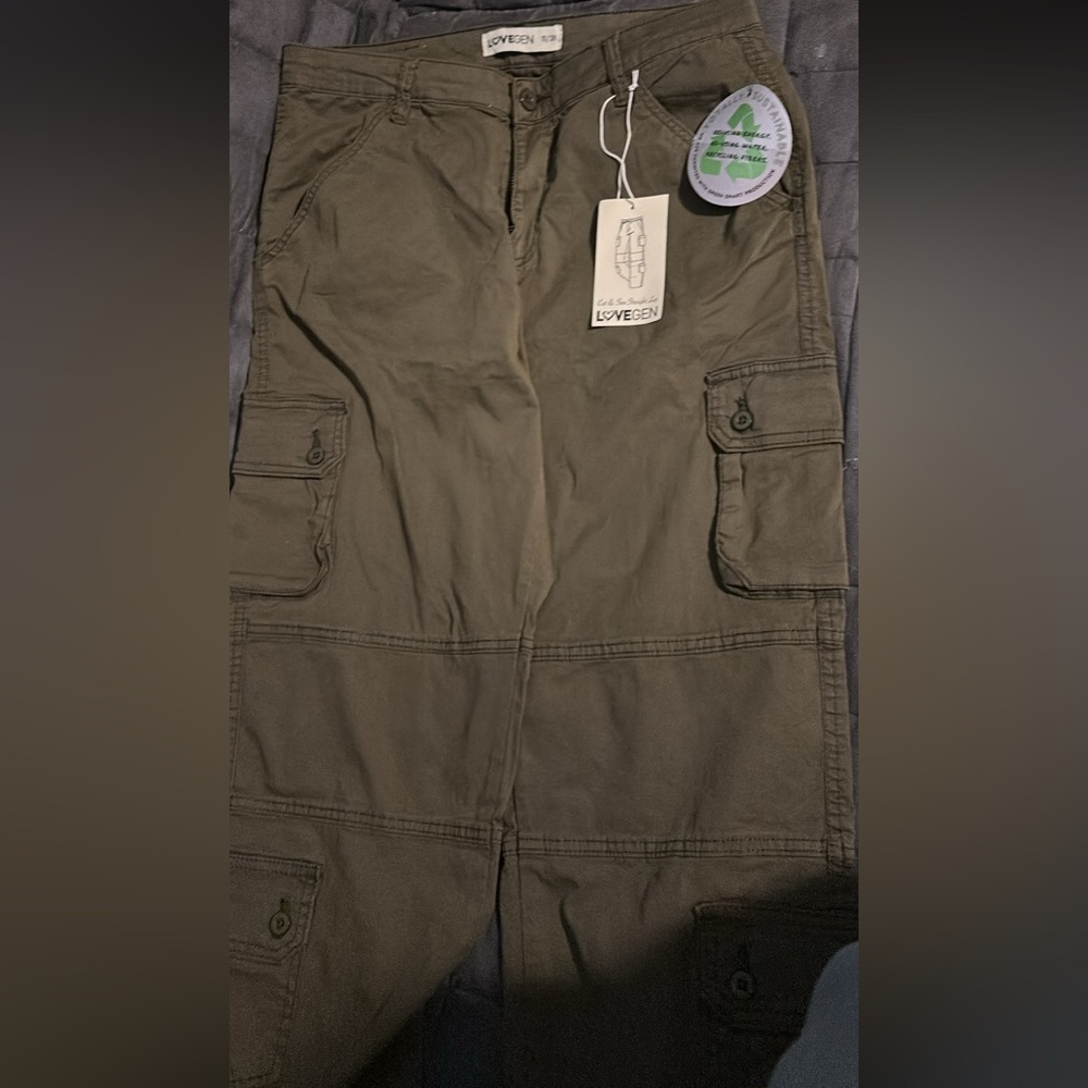 Love Green Cargo Pants with Sturdy Cotton Blend